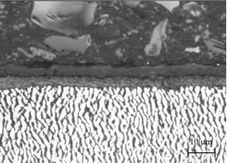 圖 12 – CMSX-4 [39 ppm La+Y] 在 105°0C/125 MPa 下進(jìn)行蠕變斷裂測試后的表面微觀結(jié)構(gòu)